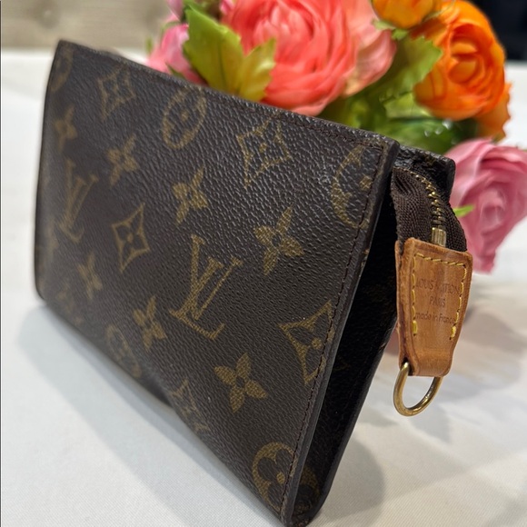 Louis Vuitton Handbags - Louis Vuitton Monogram Canvas Brown & Gold Wristlet Clutch